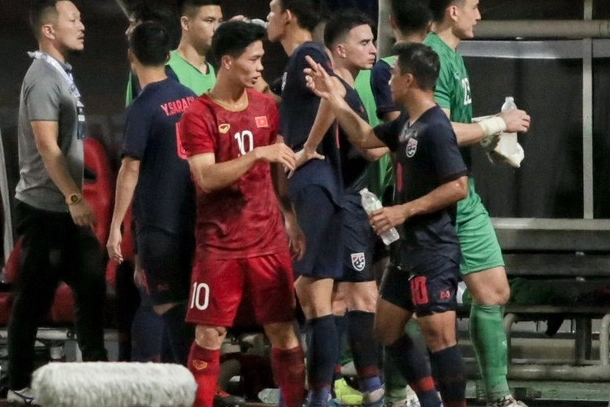 cong-phuong-va-chanathip-doi-ban-cung-tien-cua-bong-da-dna