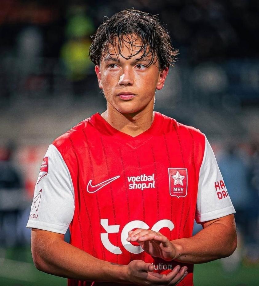 Anh cũng được gọi lên U19 Bỉ trong năm 2025